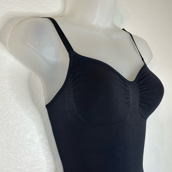 SKIMS Seamless Sculpt Black LOW BACK MID THIGH BODYSUIT Size Medium NWOT - Picture 8 of 13